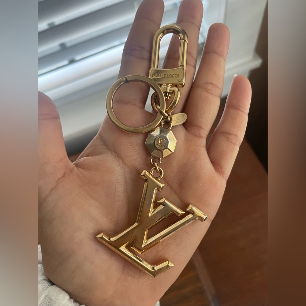 Louis Vuitton Gold Keychain - Picture 6 of 10